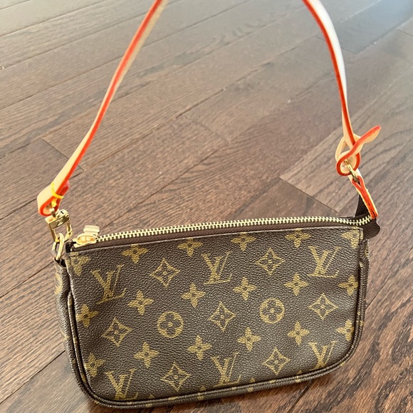 LOUIS VUITTON Vintage Pochette Accessoires, Monogram, Date Code: VI0050